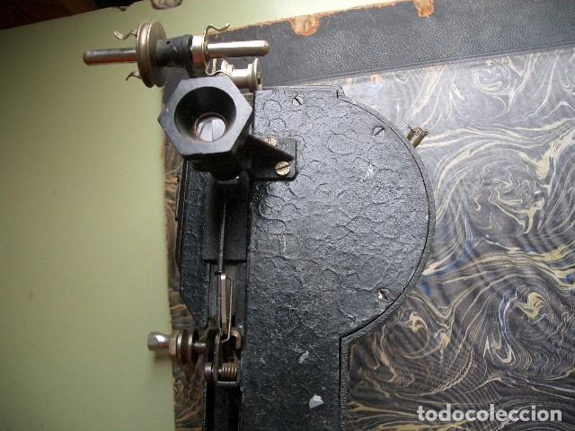 Antig&uuml;edades: Antiguo proyector de cine - Foto 2