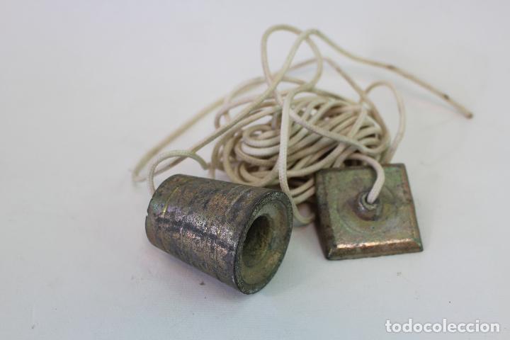 Antig&uuml;edades: plomada de alba&ntilde;il en metal - Foto 2