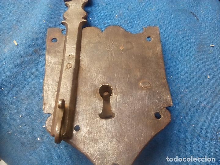 Antig&uuml;edades: Cerradura. Bargue&ntilde;o. Arca. - Foto 1
