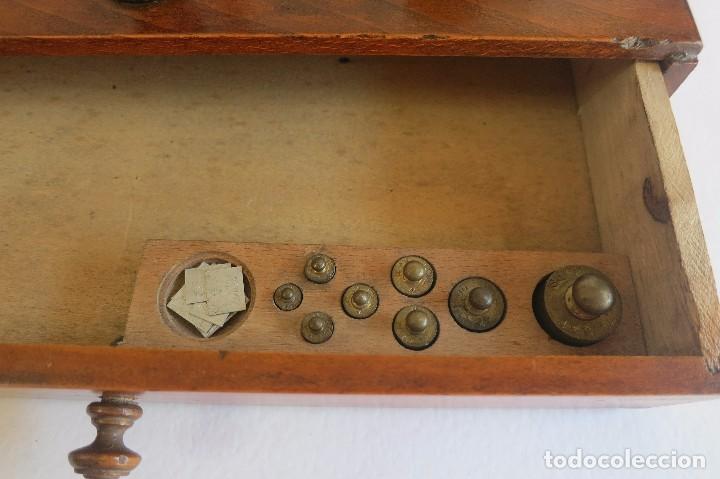 Antig&uuml;edades: Balanza de precision completa - Foto 3