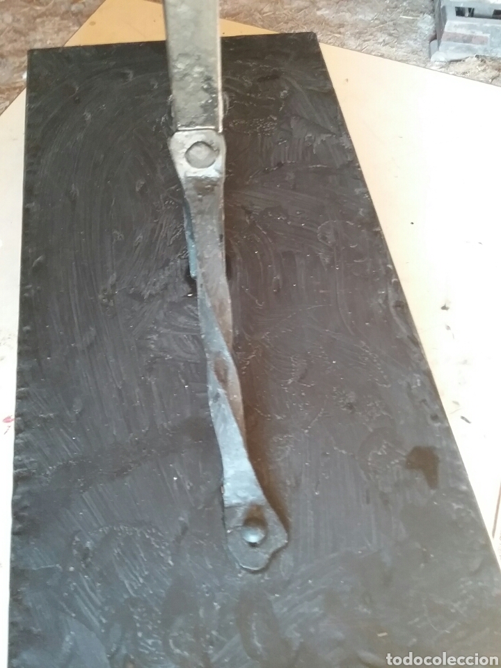 Antig&uuml;edades: Cenicero de forja. - Foto 3