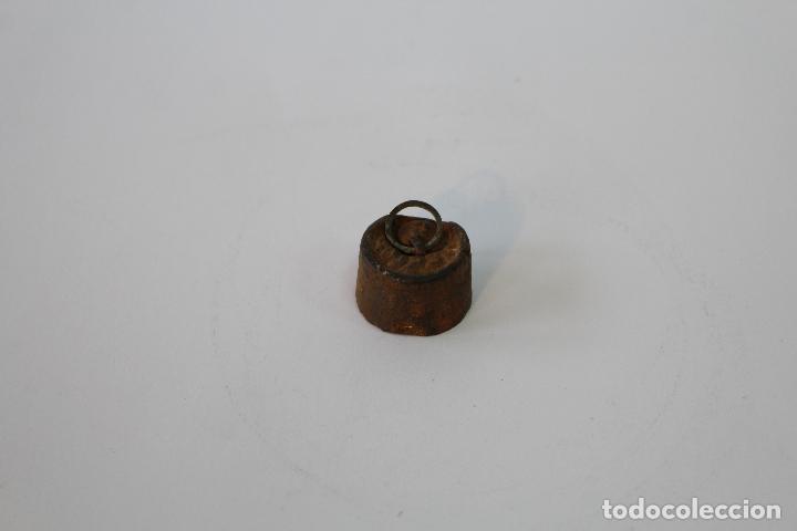 Antig&uuml;edades: pesa peque&ntilde;a ponderal de hierro 48gr. - Foto 2