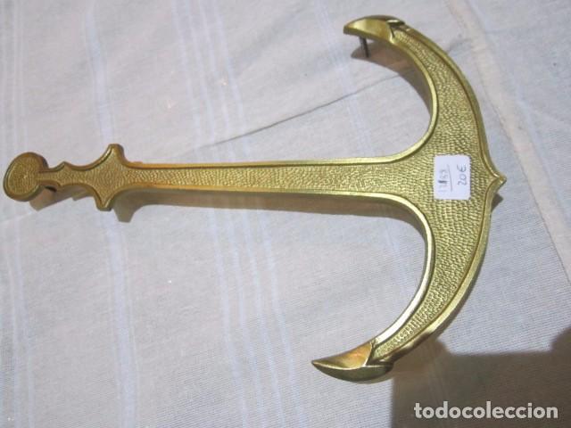 Antig&uuml;edades: Ancla de bronce con tornillos. 19 x 29 cms. - Foto 1
