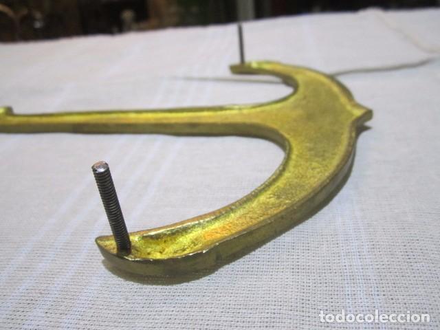 Antig&uuml;edades: Ancla de bronce con tornillos. 19 x 29 cms. - Foto 6