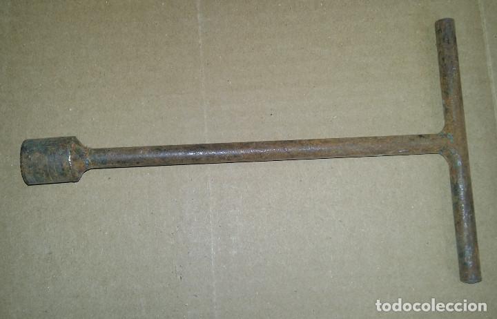 Antig&uuml;edades: Llave / herramienta antigua - Foto 2