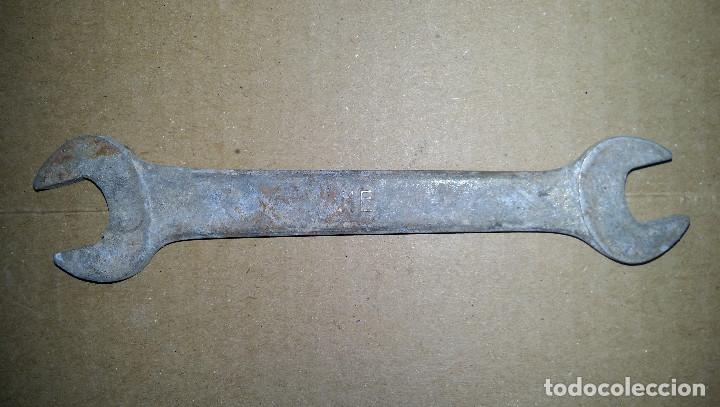 Antig&uuml;edades: Llave 13 - 17 SEAT - Foto 2