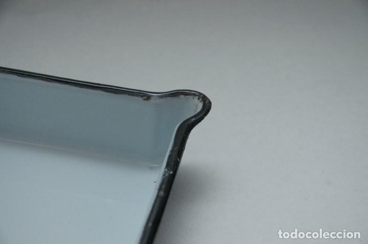 Antig&uuml;edades: cubeta esmaltada medico - Foto 5