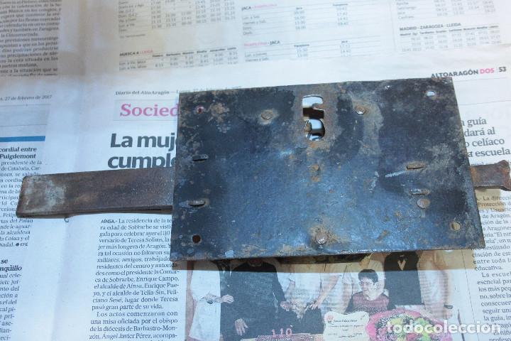 Antig&uuml;edades: Cerradura antigua - Foto 2