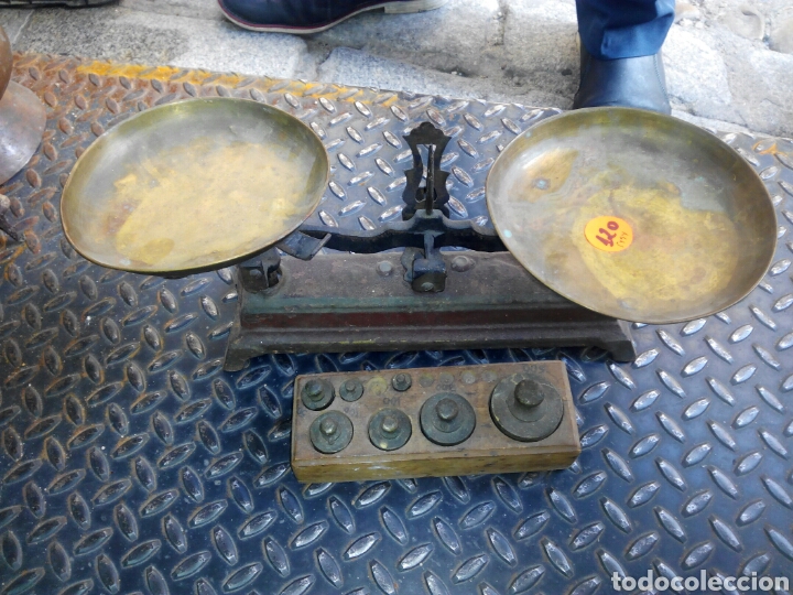 Antig&uuml;edades: Balanza con juego de pesas - Foto 1