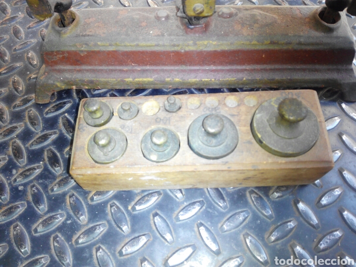 Antig&uuml;edades: Balanza con juego de pesas - Foto 2