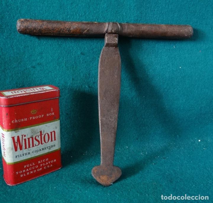 Antig&uuml;edades: ANTIGUO PASADOR PESTILLO DE FORJA * - Foto 1