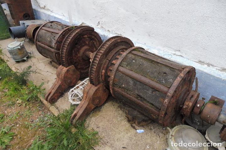Antig&uuml;edades: cabrestante hist&oacute;rico de madera - Foto 1