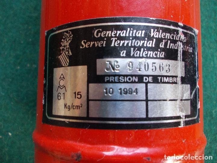 Antig&uuml;edades: Extintor de coche Ford sin vaciar completo - Foto 2