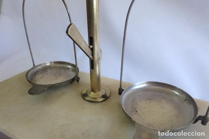 Antig&uuml;edades: antigua balanza de precision - Foto 2