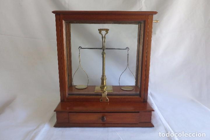 Antig&uuml;edades: balanza de precision de laboratorio - Foto 1