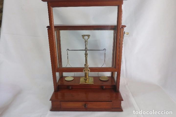 Antig&uuml;edades: balanza de precision de laboratorio - Foto 2