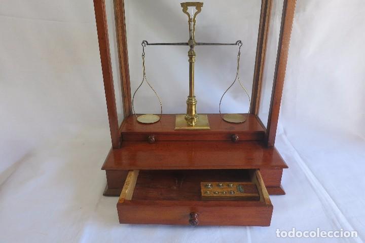 Antig&uuml;edades: balanza de precision de laboratorio - Foto 4