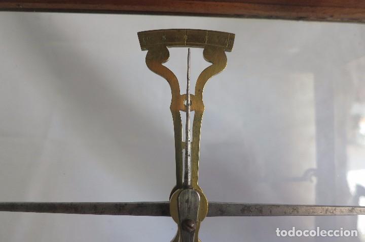 Antig&uuml;edades: balanza de precision de laboratorio - Foto 6