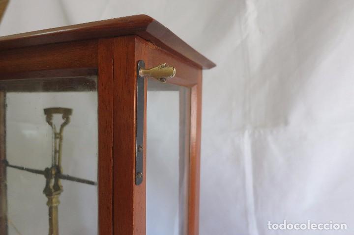 Antig&uuml;edades: balanza de precision de laboratorio - Foto 10