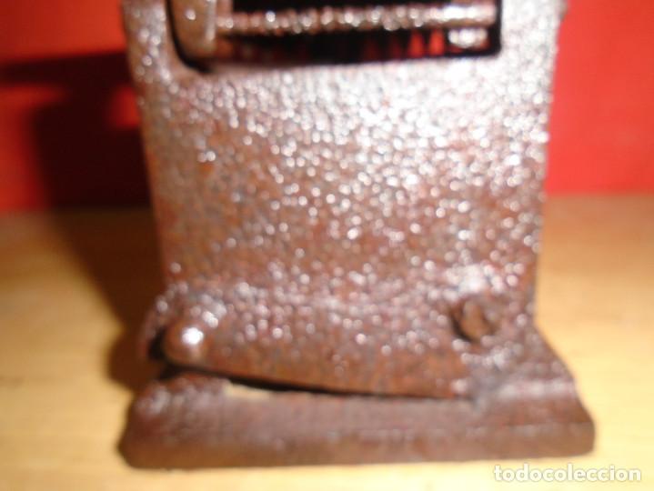 Antig&uuml;edades: ANTIGUA PLANCHA DE CARBON - Foto 3