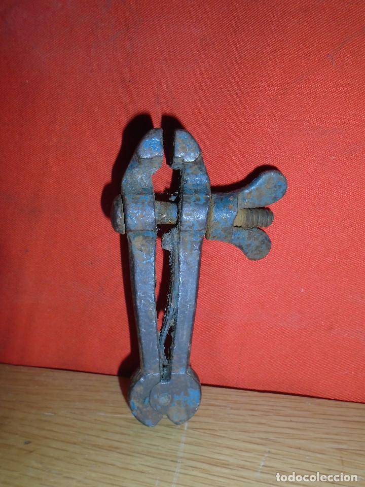 Antig&uuml;edades: PEQUE&Ntilde;O TORNILLO DE JOYERO - Foto 1