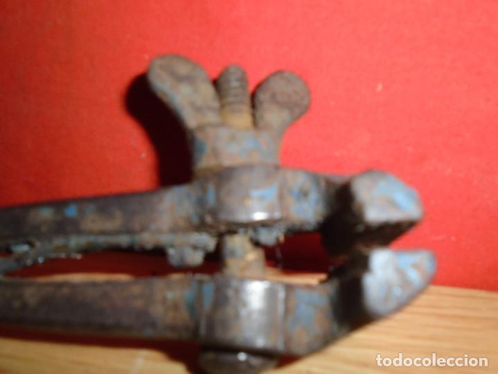 Antig&uuml;edades: PEQUE&Ntilde;O TORNILLO DE JOYERO - Foto 2