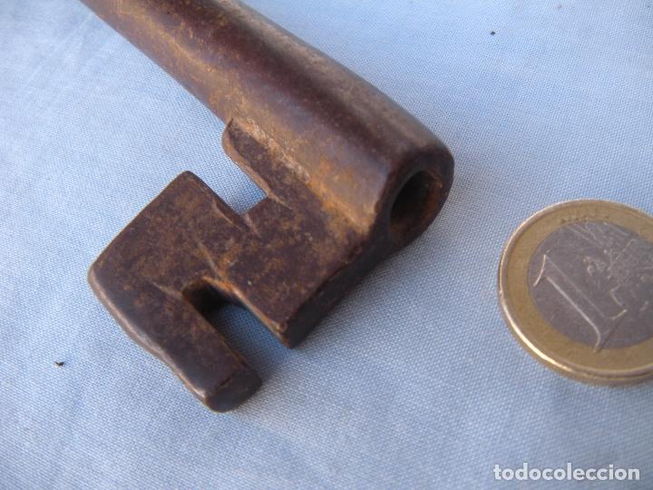 Antig&uuml;edades: GRAN LLAVE HUECA FORJA - Foto 2