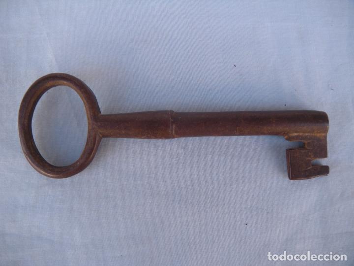 Antig&uuml;edades: GRAN LLAVE HUECA FORJA - Foto 4