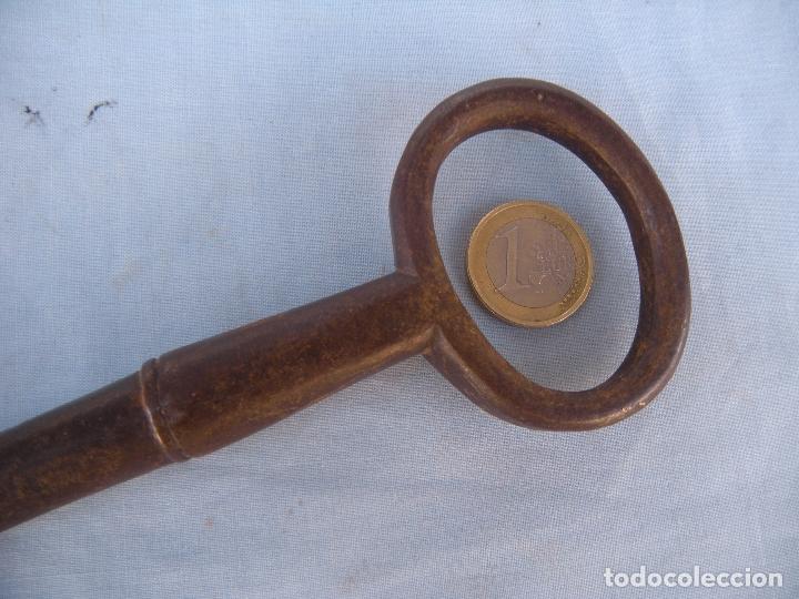 Antig&uuml;edades: GRAN LLAVE HUECA FORJA - Foto 5