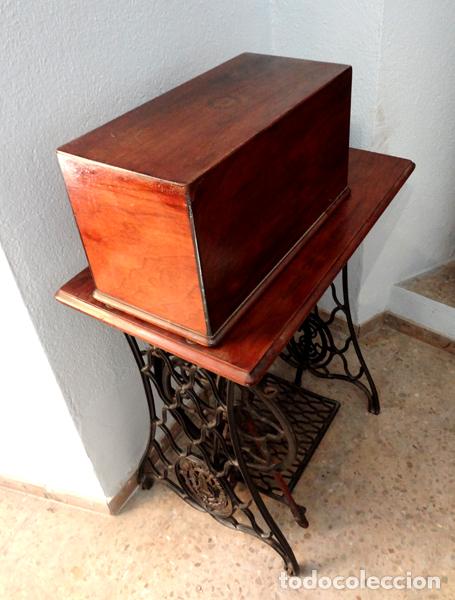 Antig&uuml;edades: M&aacute;quina de coser Singer - Foto 2