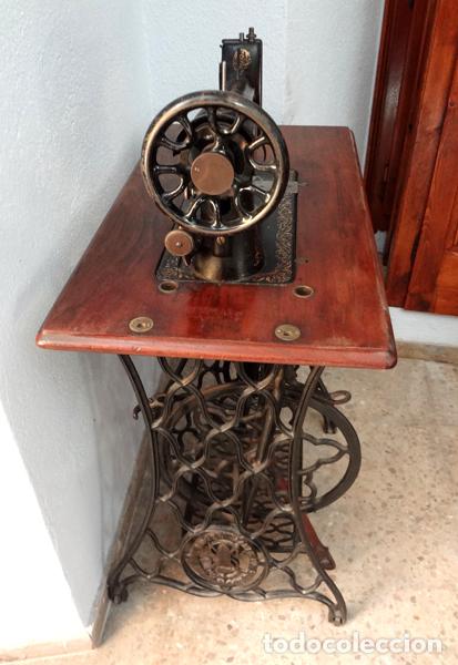 Antig&uuml;edades: M&aacute;quina de coser Singer - Foto 5