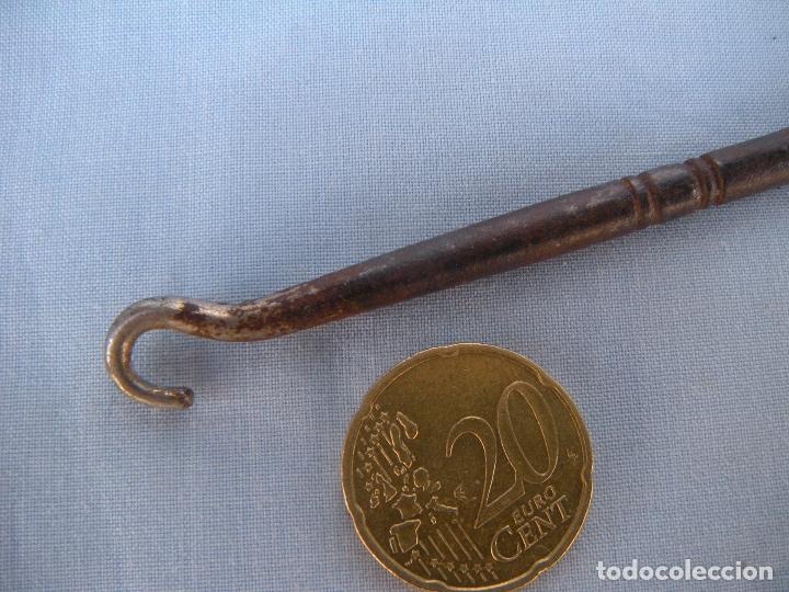 Antig&uuml;edades: AGUJA PARA CORPI&Ntilde;OS Y BOTAS - Foto 3