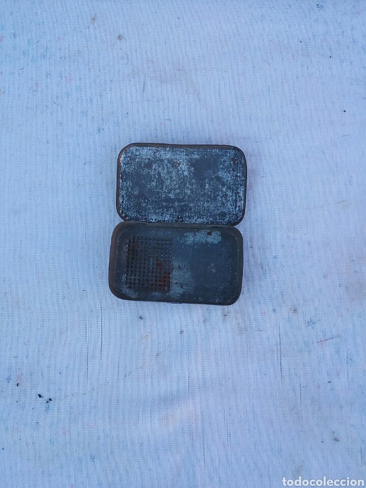 Antig&uuml;edades: Caja metalica de parches. - Foto 5