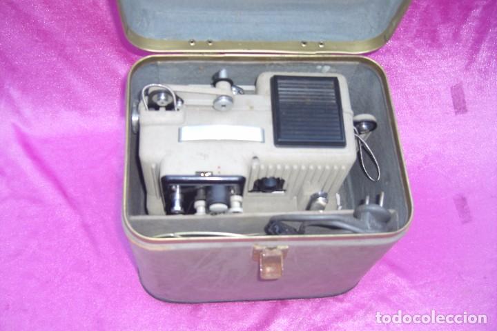 Antig&uuml;edades: PROYECTOR DE CINE EUMIG PHONOMATIC SUPER 8 CAR - Foto 2