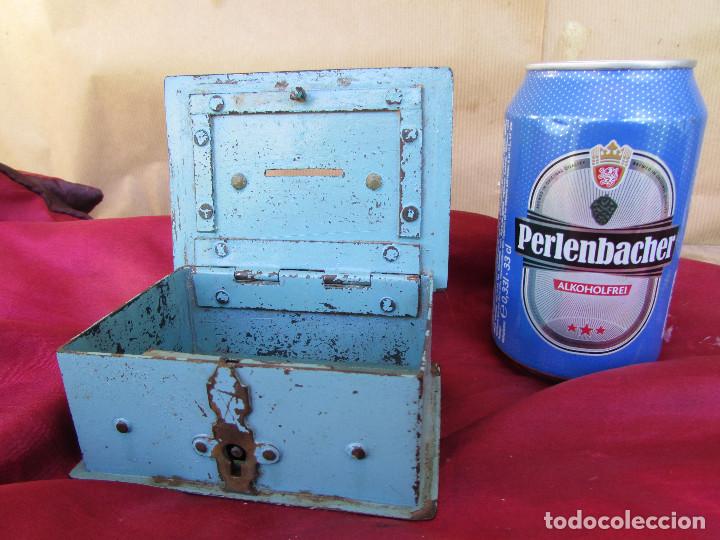 Antig&uuml;edades: HUCHA de HIERRO antigua. Peque&ntilde;a - Foto 3
