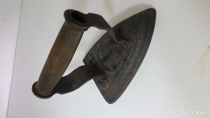 Antig&uuml;edades: Plancha antigua de hierro numero 4. - Foto 2
