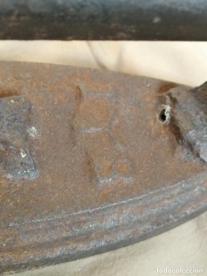Antig&uuml;edades: PLANCHA DE HIERRO MARCA IYB N&ordm; 4 - Foto 2
