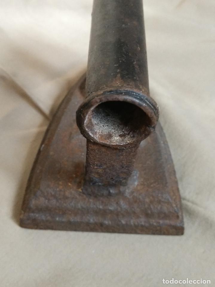 Antig&uuml;edades: PLANCHA DE HIERRO MARCA IYB N&ordm; 4 - Foto 3
