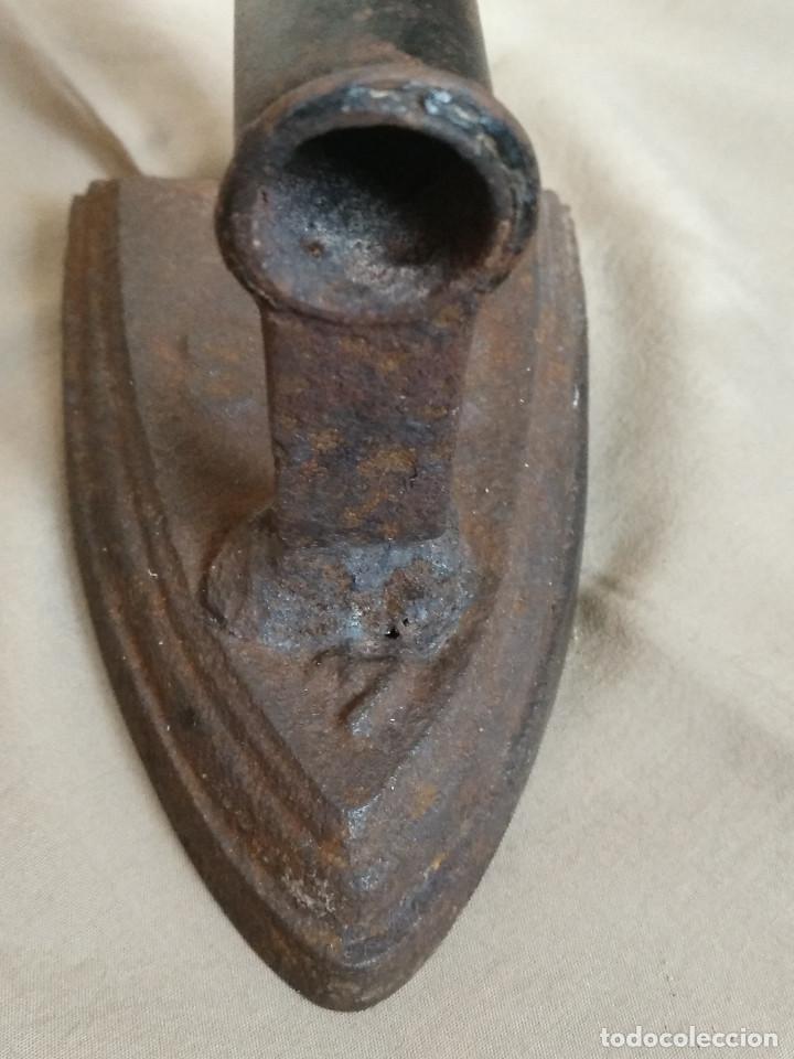 Antig&uuml;edades: PLANCHA DE HIERRO MARCA IYB N&ordm; 4 - Foto 4