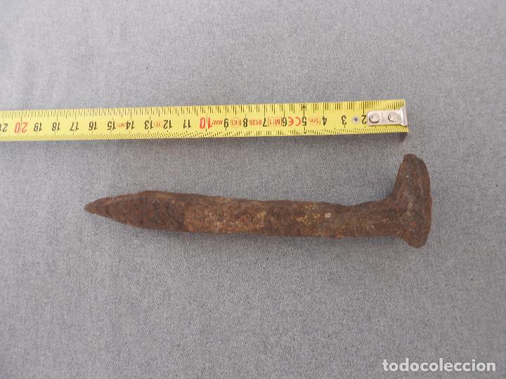 Antig&uuml;edades: ANTIGUO CLAVO DE FORJA 16 CMS - Foto 2