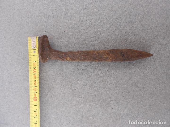Antig&uuml;edades: ANTIGUO CLAVO DE FORJA 16 CMS - Foto 3