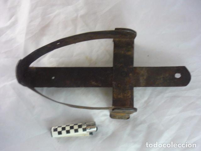 Antig&uuml;edades: Antiguo Soporte Plancha Forja - Foto 2