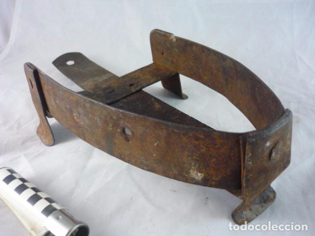 Antig&uuml;edades: Antiguo Soporte Plancha Forja - Foto 3