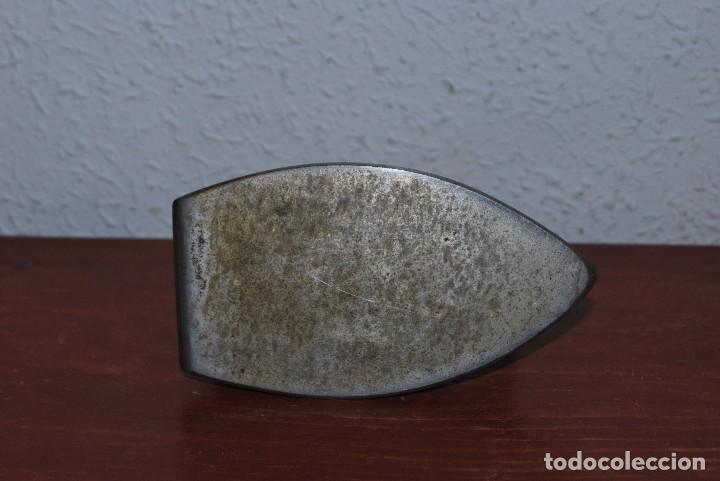 Antig&uuml;edades: PEQUE&Ntilde;A PLANCHA EL&Eacute;CTRICA - Foto 5