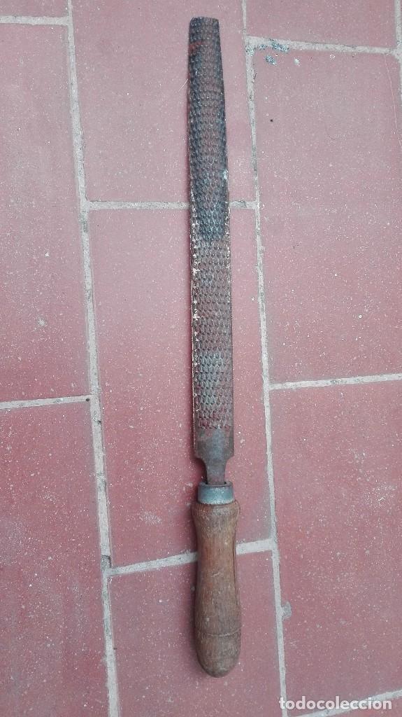 Antig&uuml;edades: ANTIGUA LIMA BELLOTA DE 45cm - Foto 1