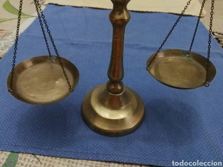 Antig&uuml;edades: B&aacute;scula peque&ntilde;a de bronce decorativa - Foto 2