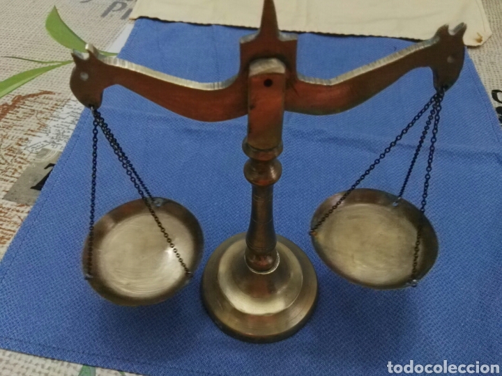 Antig&uuml;edades: B&aacute;scula peque&ntilde;a de bronce decorativa - Foto 3