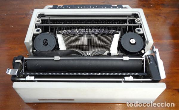 Antig&uuml;edades: M&aacute;quina de escribir Olivetti Dora - Foto 3