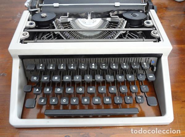 Antig&uuml;edades: M&aacute;quina de escribir Olivetti Dora - Foto 4
