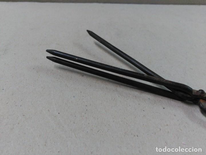 Antig&uuml;edades: TENACILLAS PARA EL PELO DE HIERRO - Foto 4